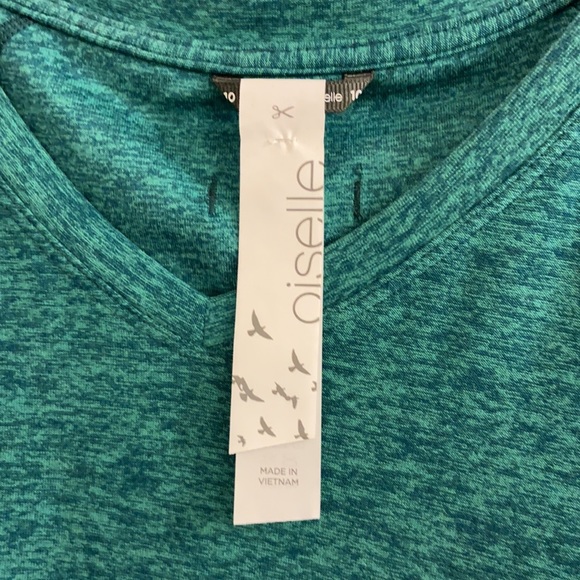 Oiselle, NWT,  v neck athletic shirt, - Picture 2 of 4